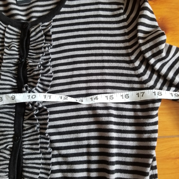 Tracy M. Cardigan. Size Large - Picture 6 of 11